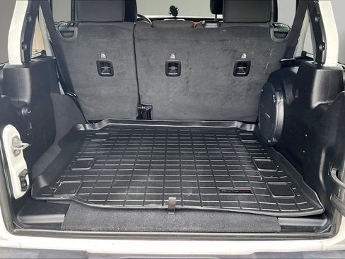 Used 2023 Jeep Wrangler Unlimited Rubicon AWD/4WD image 7