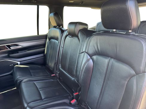 Used 2023 Jeep Wagoneer 2WD image 16