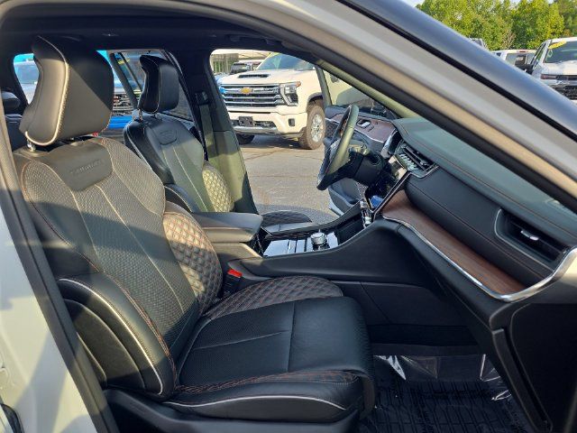 Used 2023 Jeep Grand Cherokee L Summit w/ Advanced Protech Group IV AWD/4WD image 11