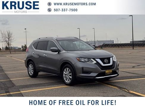 Used 2018 Nissan Rogue SV image 1