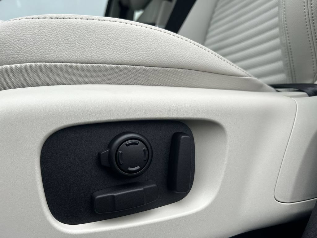 New 2026 Land Rover Discovery Dynamic SE AWD/4WD image 21