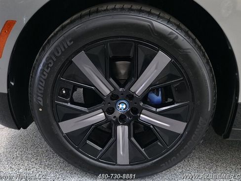 Used 2023 BMW iX xDrive50 w/ Sport Package AWD/4WD image 41
