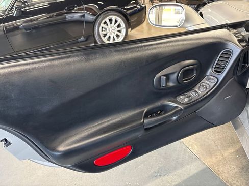 Used 2004 Chevrolet Corvette Coupe w/ Preferred Equipment Group image 30