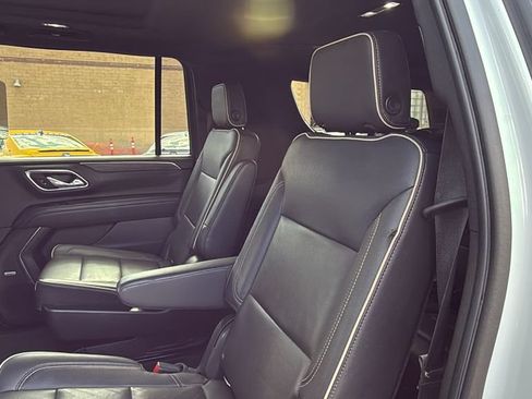 Used 2021 GMC Yukon XL SLT w/ Rear Media and Nav Package AWD/4WD image 14