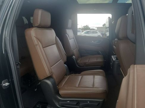 Used 2021 Chevrolet Suburban High Country RWD image 28