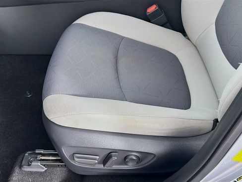 Used 2022 Toyota RAV4 XLE w/ Convenience Package AWD/4WD image 24