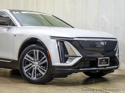 Certified 2024 Cadillac Lyriq Luxury AWD/4WD image 6