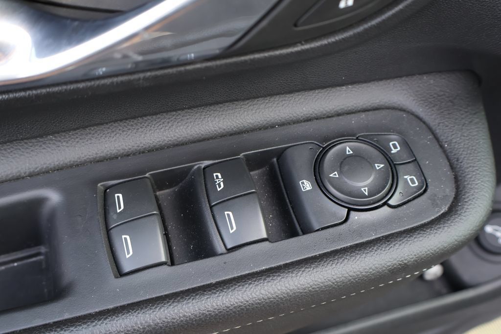 Used 2023 GMC Terrain SLE w/ Driver Convenience Package FWD image 15