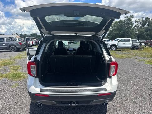 Used 2024 Ford Explorer XLT w/ Equipment Group 202A RWD image 15