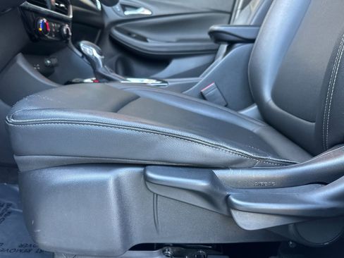 Used 2024 Buick Encore GX Sport Touring image 13