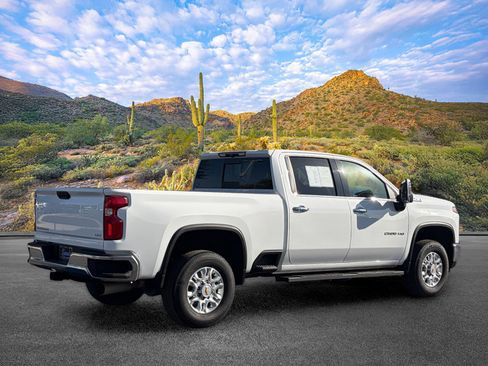 Used 2024 Chevrolet Silverado 2500 LTZ w/ LTZ Convenience Package AWD/4WD image 4