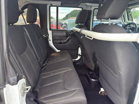 Used 2015 Jeep Wrangler Unlimited Sahara w/ Dual Top Group AWD/4WD image 9