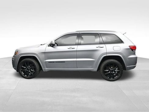 Used 2021 Jeep Grand Cherokee Laredo X AWD/4WD image 2