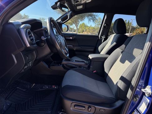 Used 2022 Toyota Tacoma TRD Off-Road image 16