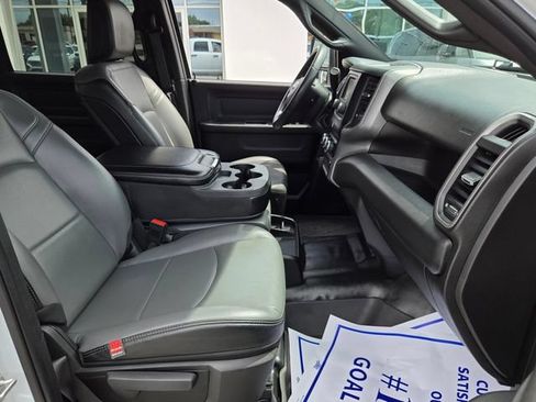 Used 2024 RAM 2500 Tradesman w/ Chrome Appearance Group AWD/4WD image 15