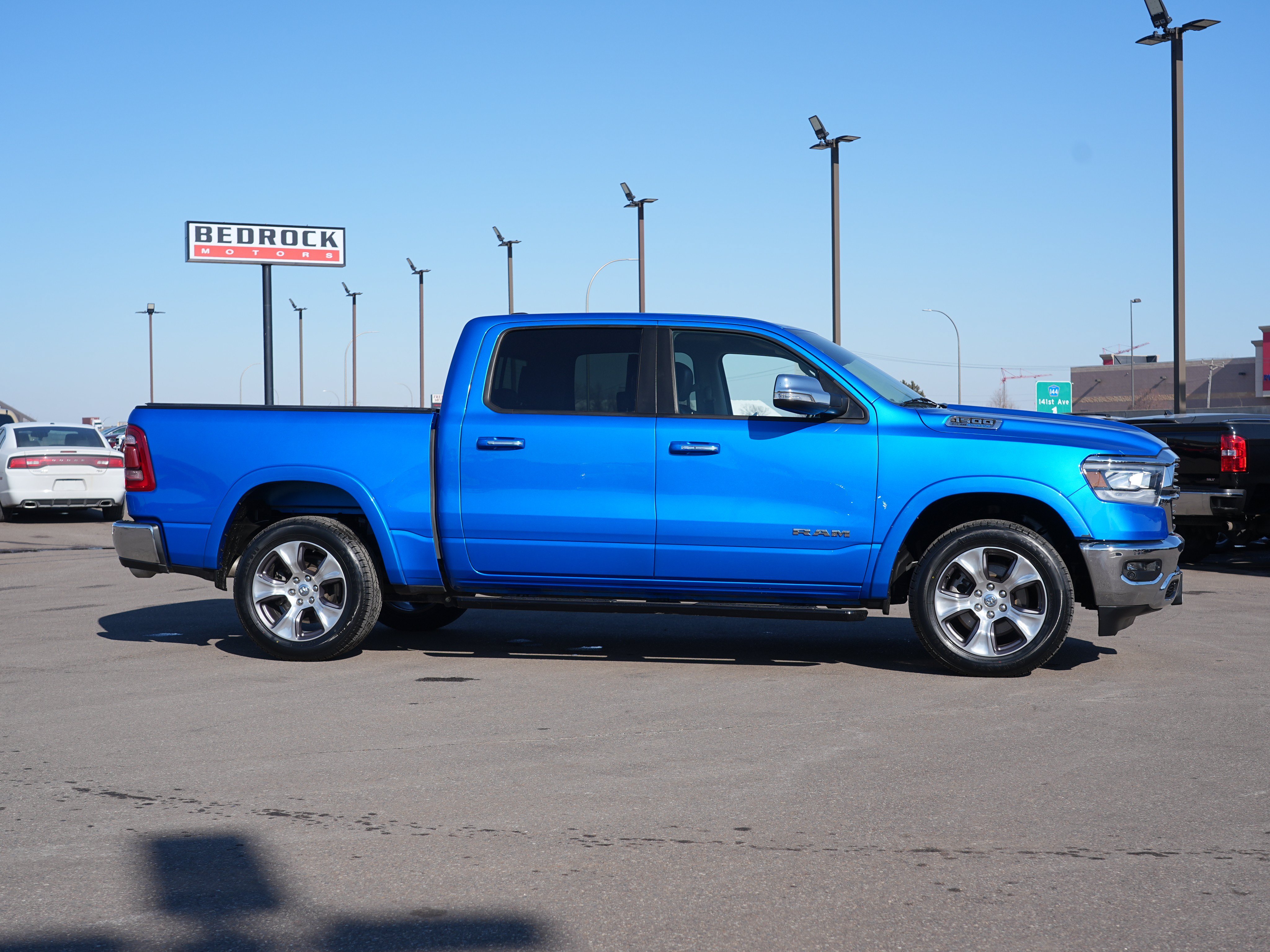 Used 2022 RAM 1500 Laramie AWD/4WD image 2