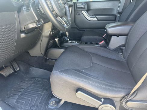 Used 2017 Jeep Wrangler Unlimited Sport w/ Quick Order Package 24S AWD/4WD image 15