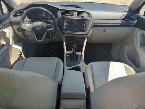 Used 2023 Volkswagen Tiguan SE FWD image 11