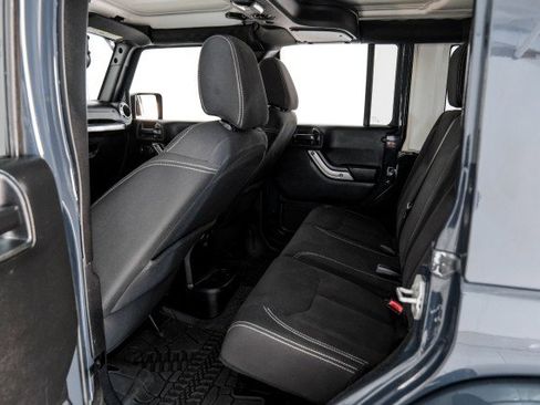 Used 2017 Jeep Wrangler Unlimited Rubicon w/ Connectivity Group image 35