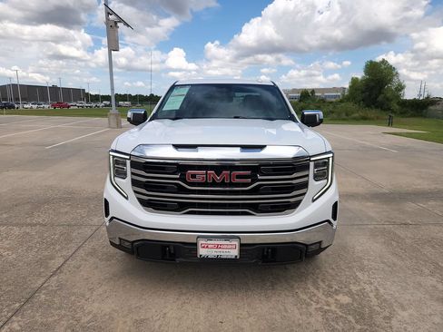 Used 2025 GMC Sierra 1500 SLT RWD image 8