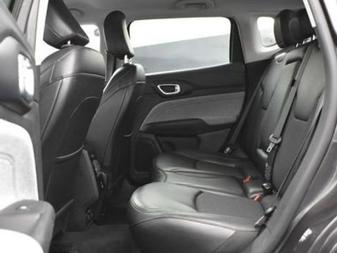 Used 2022 Jeep Compass Latitude w/ Convenience Group AWD/4WD image 8