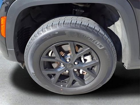 Used 2024 Jeep Grand Cherokee L Altitude image 24