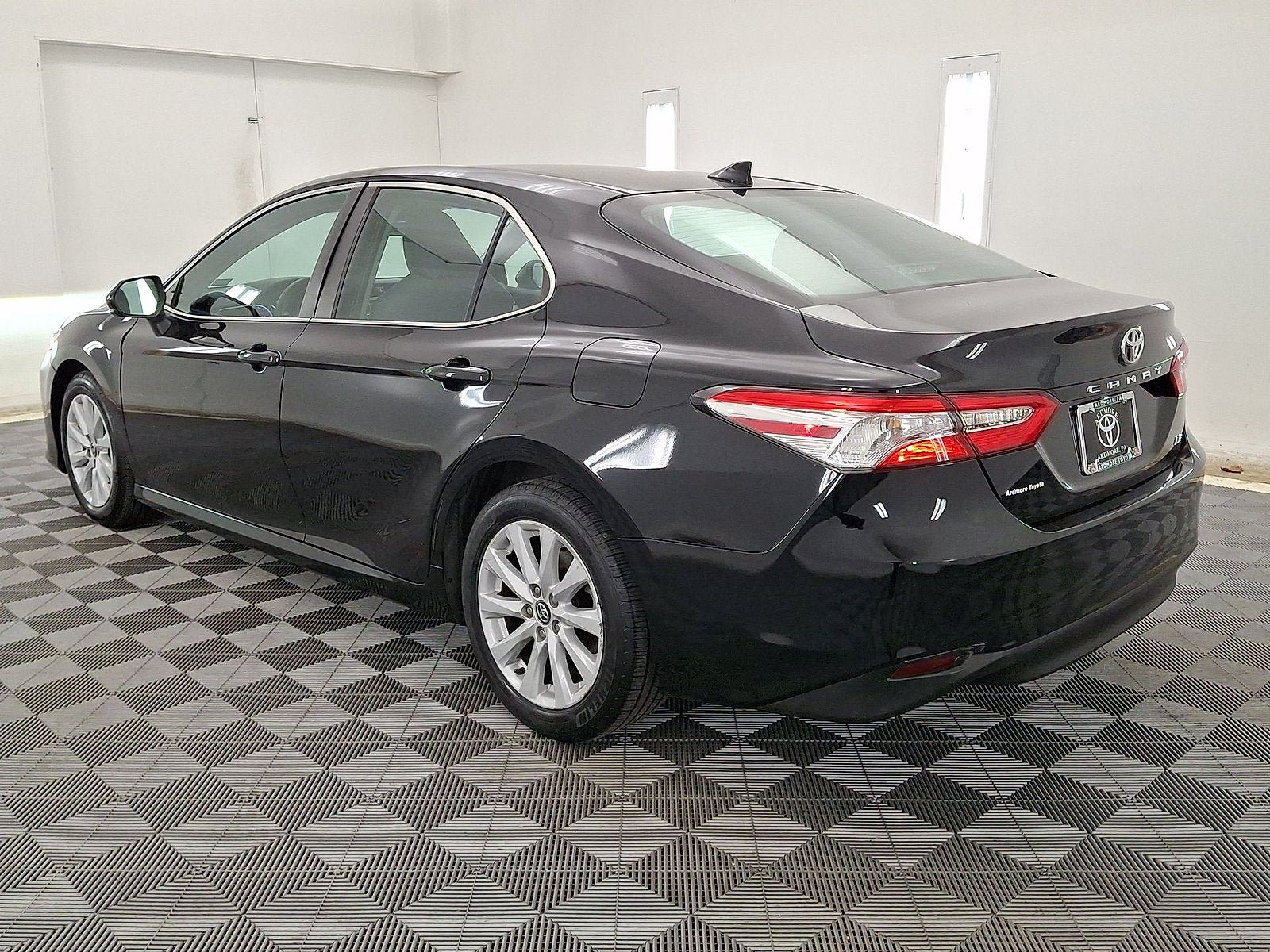 Used 2020 Toyota Camry LE FWD image 13
