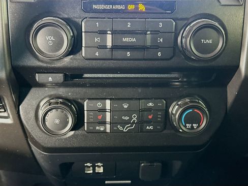 Used 2017 Ford F250 XLT w/ XLT Premium Package AWD/4WD image 16