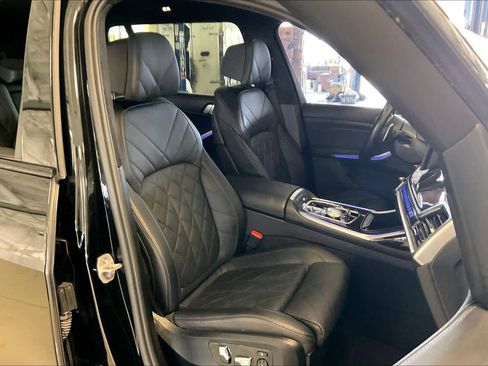 Used 2024 BMW X7 xDrive40i w/ M Sport Package image 8