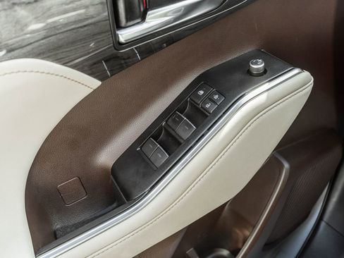 Used 2020 Toyota Highlander Platinum image 16