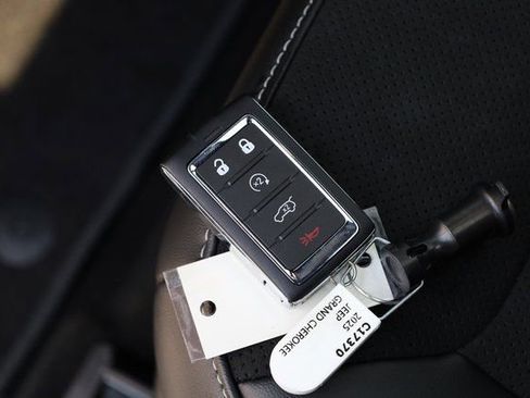 New 2025 Jeep Grand Cherokee Laredo image 28