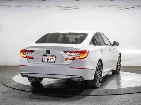 Used 2021 Honda Accord Touring image 4