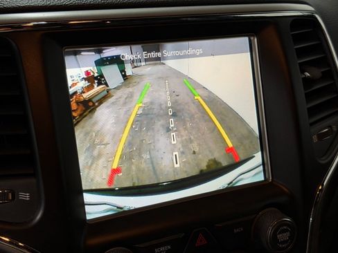 Used 2017 Jeep Grand Cherokee Altitude RWD image 21