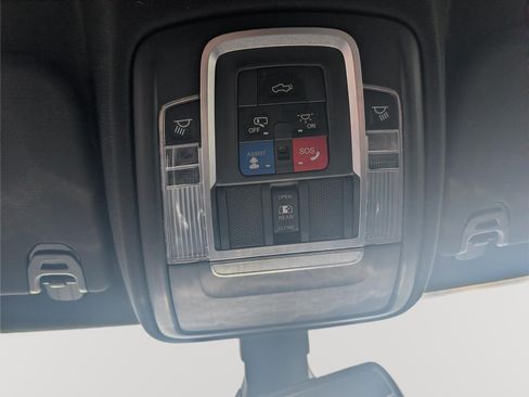 Used 2019 RAM 1500 Laramie AWD/4WD image 33