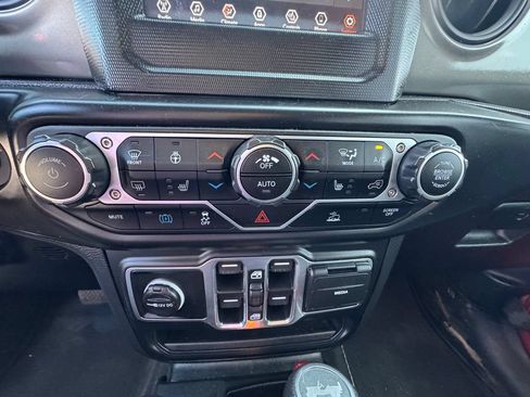 Used 2023 Jeep Wrangler Unlimited w/ Cold Weather Group AWD/4WD image 19