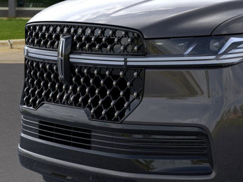 New 2026 Lincoln Navigator L Black Label AWD/4WD image 17