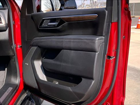 Used 2025 Chevrolet Tahoe High Country image 23