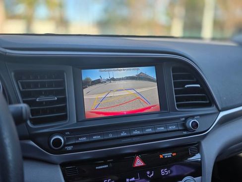 Used 2020 Hyundai Elantra SEL image 33