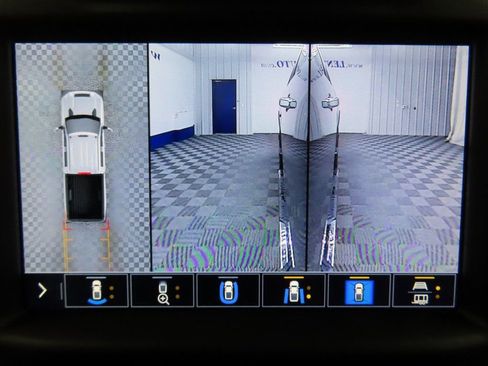 Used 2023 Chevrolet Silverado 3500 LTZ w/ LTZ Convenience Package image 21