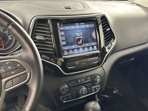 Used 2019 Jeep Cherokee Limited image 6