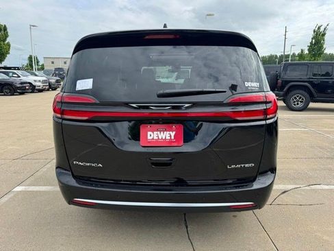New 2027 Chrysler Pacifica Limited FWD image 6