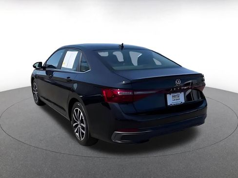 Used 2025 Volkswagen Jetta SE FWD image 11