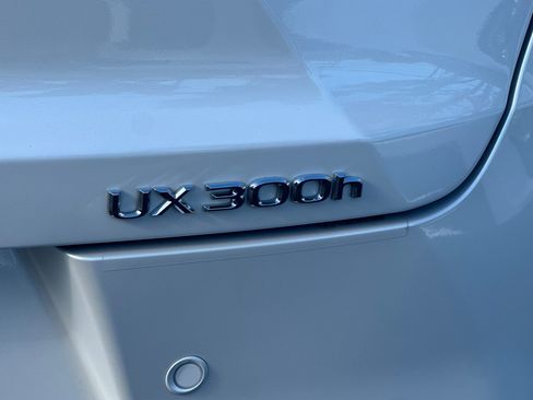 Certified 2025 Lexus UX 300h FWD w/ Accessory Package (Z2) image 23