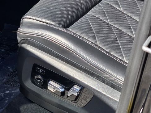 Used 2023 BMW X7 xDrive40i image 30