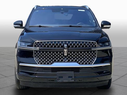 Used 2025 Lincoln Navigator Reserve AWD/4WD image 4