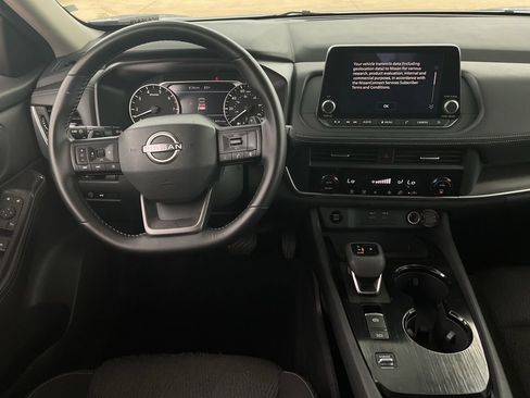 Used 2025 Nissan Rogue SV FWD image 10