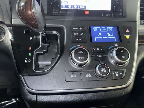 Used 2017 Toyota Sienna Limited Premium AWD/4WD image 27