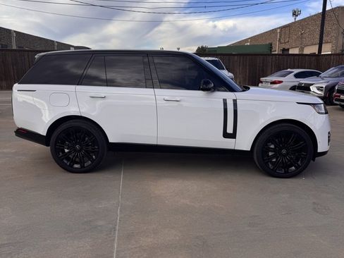 Used 2025 Land Rover Range Rover SE image 9