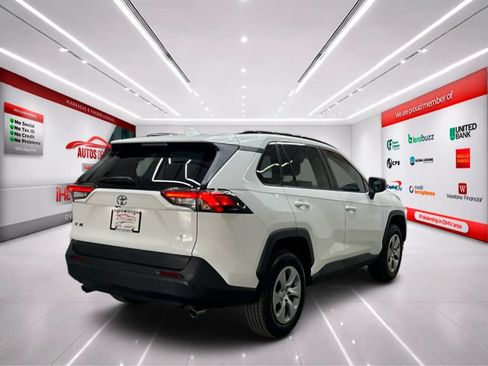 Used 2020 Toyota RAV4 LE FWD image 7