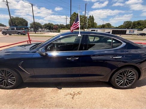 Used 2019 Genesis G70 2.0T Advanced RWD image 2